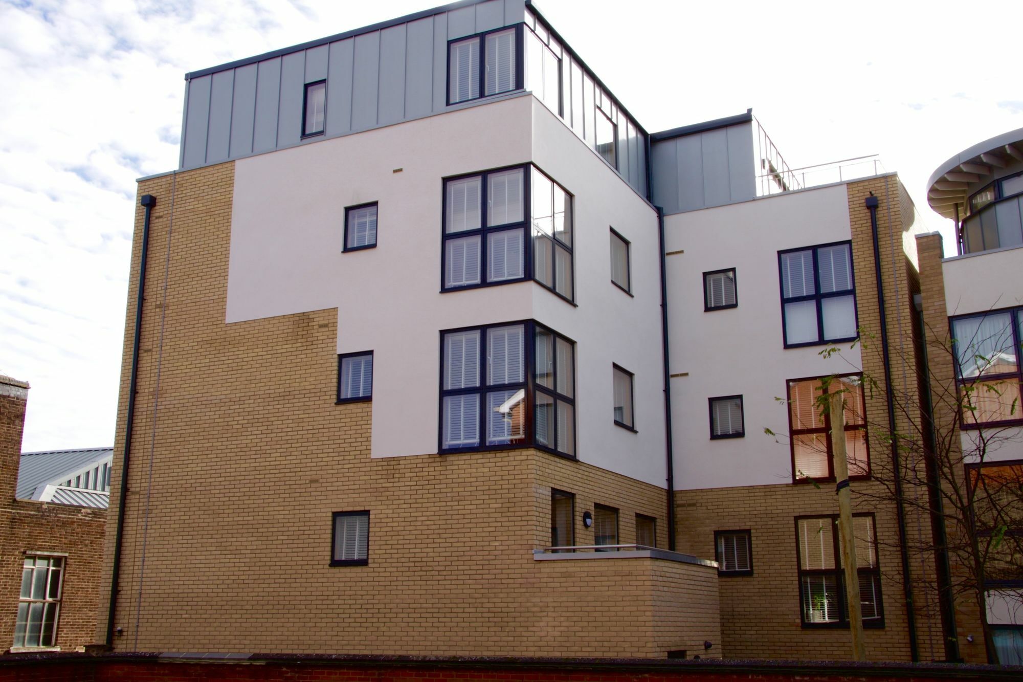 Lux Living Apartments - Florian House CBG Exterior photo