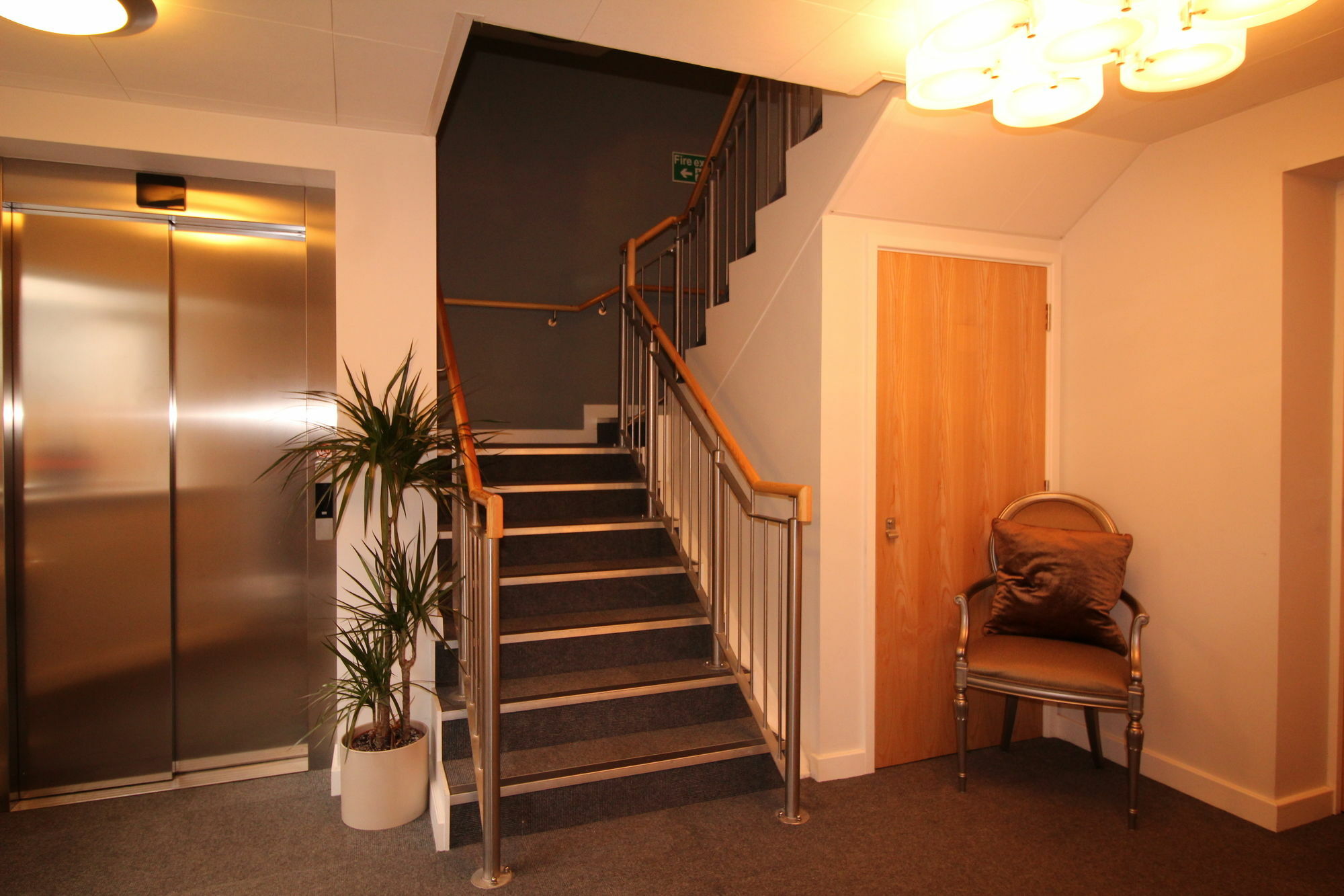 Lux Living Apartments - Florian House CBG Exterior photo